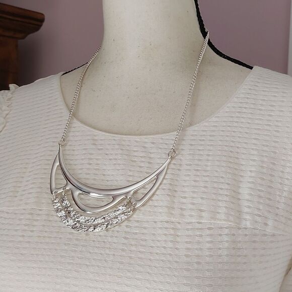 Multi Texture Hammered Smooth Silver Tone Bib Statement Necklace - Picture 2 of 7